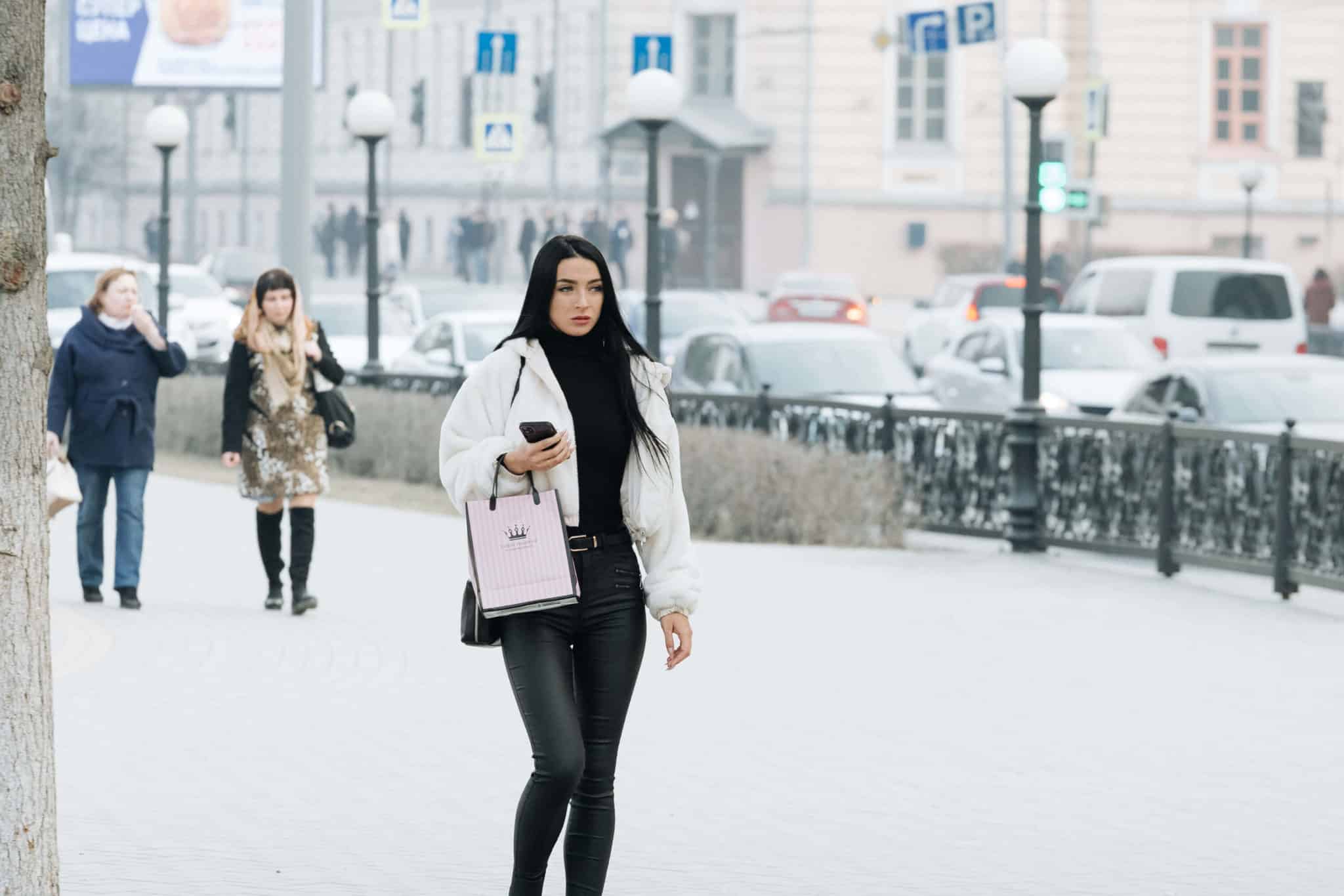 Томская прогулка. Томск прогулка. Прогулка в Томске девушка.