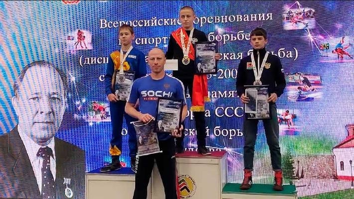 Юные томские борцы привезли медали разного достоинства со всероссийского турнира