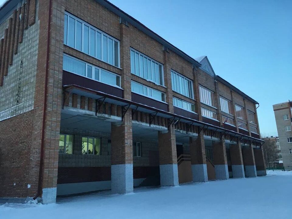 Школу на севере Томской области эвакуировали из-за задымившегося телефона